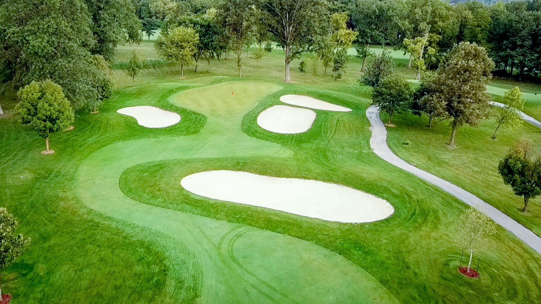 Hole 11 with 4 sandpits and a path