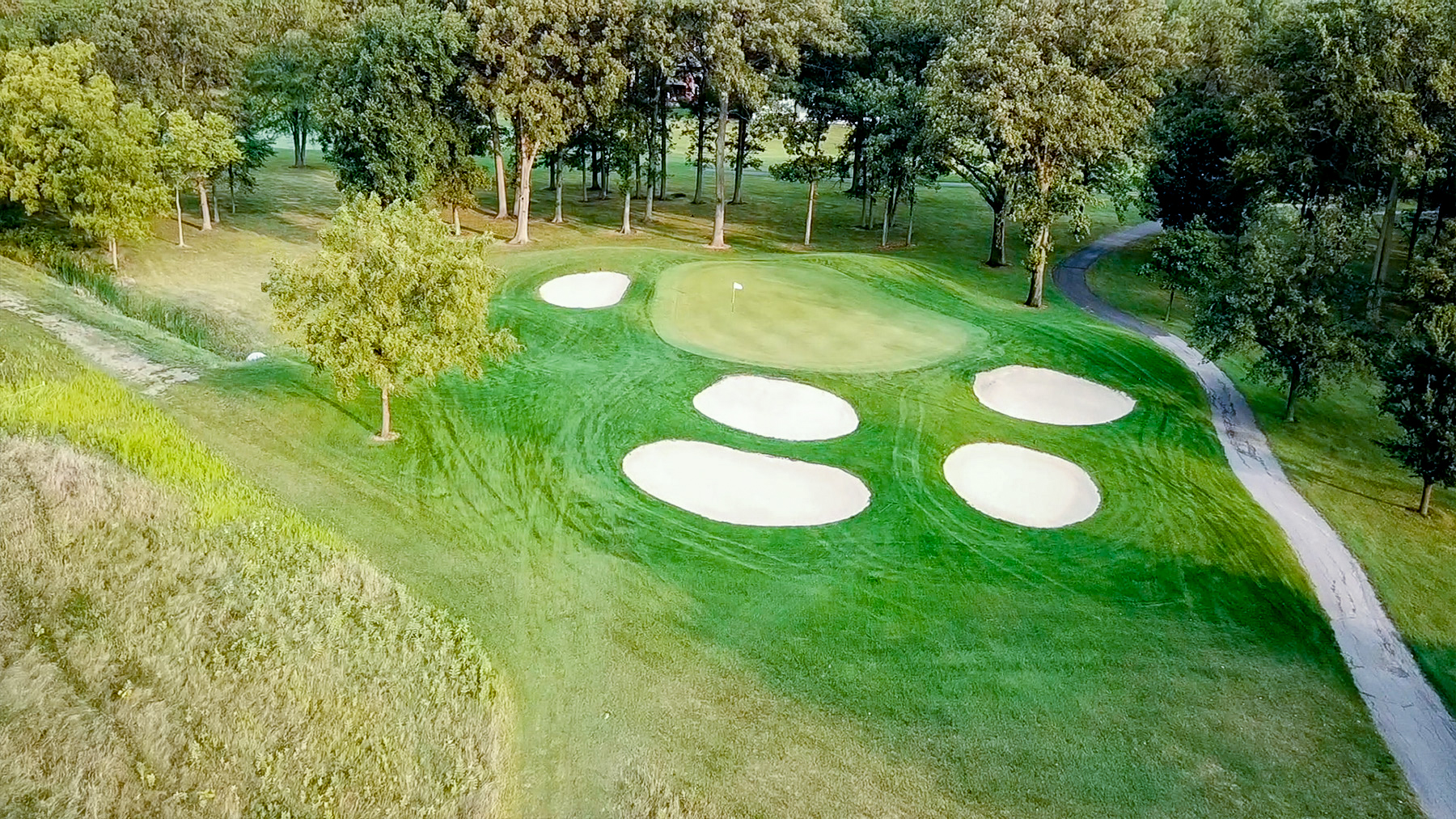 Hole 17 with 5 sandpits