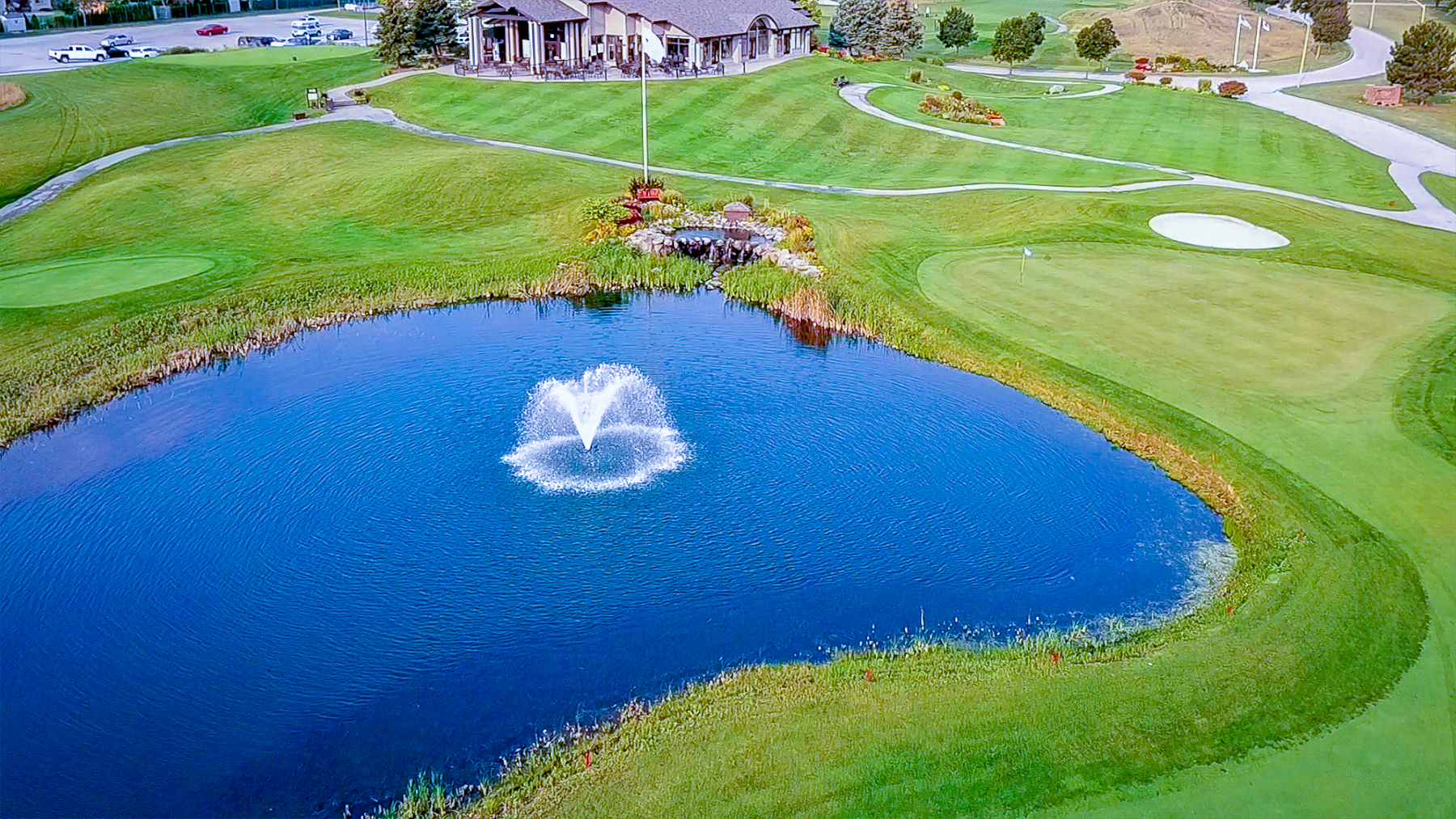 Hole 18 with water and fountain