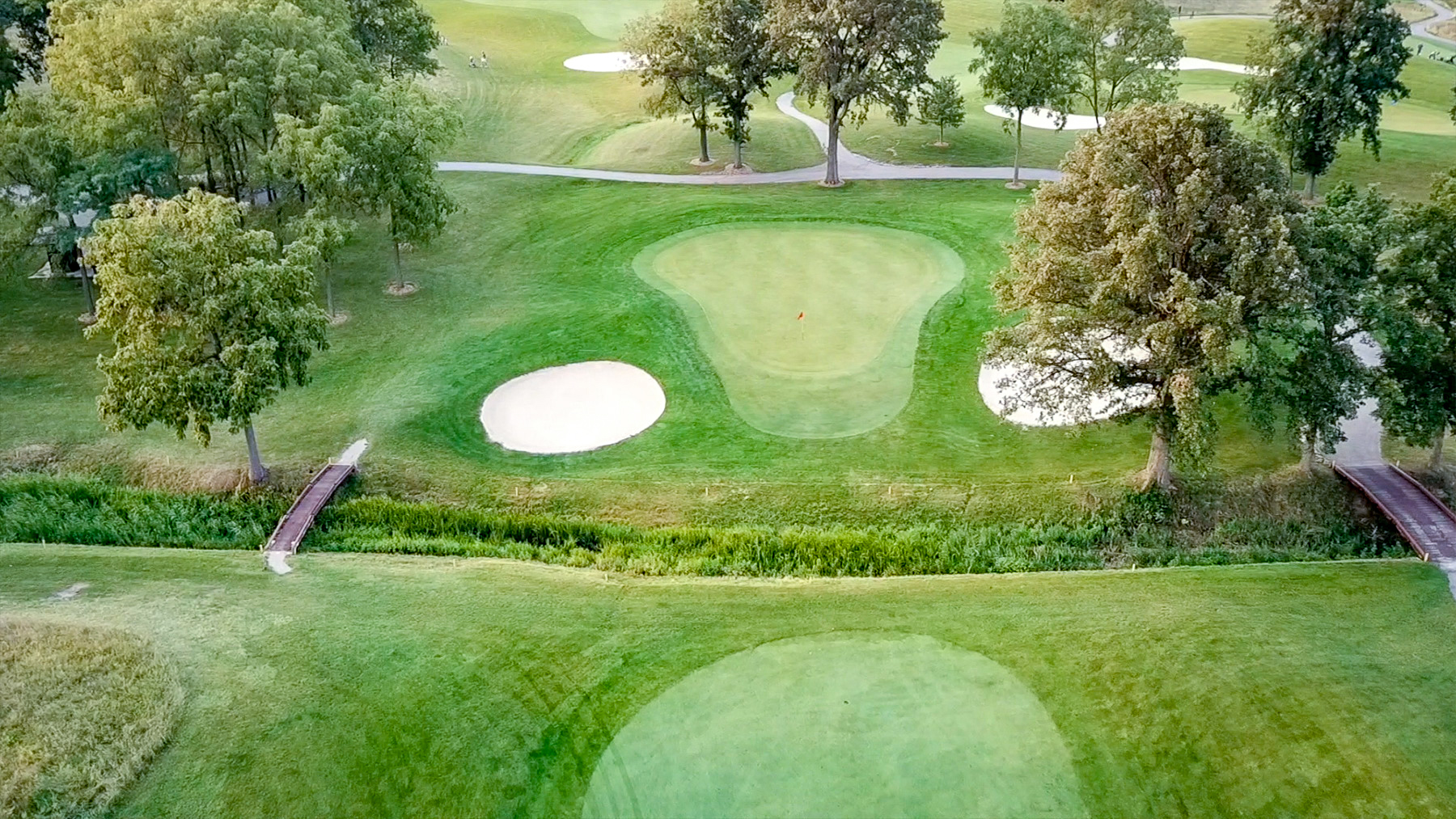 Hole 7 with 2 sandpits and a ditch in the middle