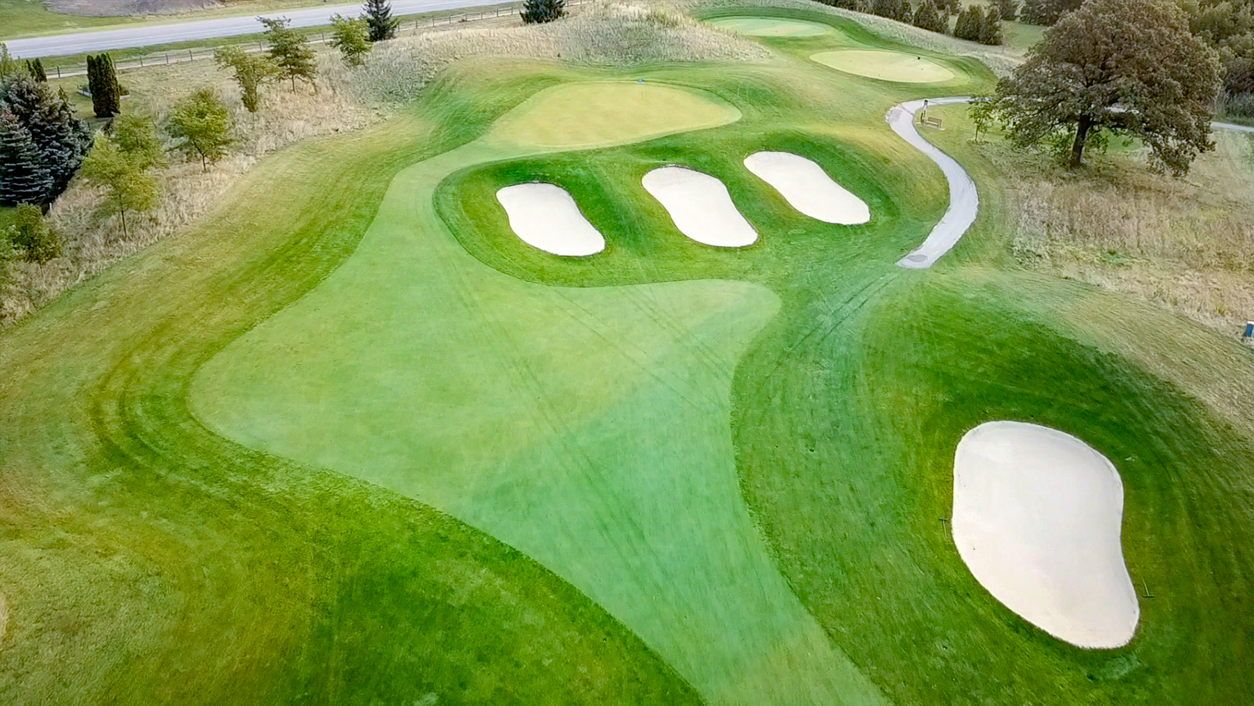 Hole 8 with 4 sandpits